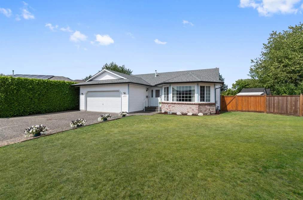 45017 STRATFORD PLACE, Chilliwack BC V2R 2Z2, Chilliwack BC — Residential for Sale - Main Photo