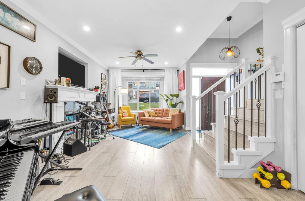 4513 Ellerton Court, Burnaby, BC - Half Duplex for Sale - Photo 10 of 40 4513 Ellerton Court, Burnaby, BC - Half Duplex for Sale - Photo 10 of 40