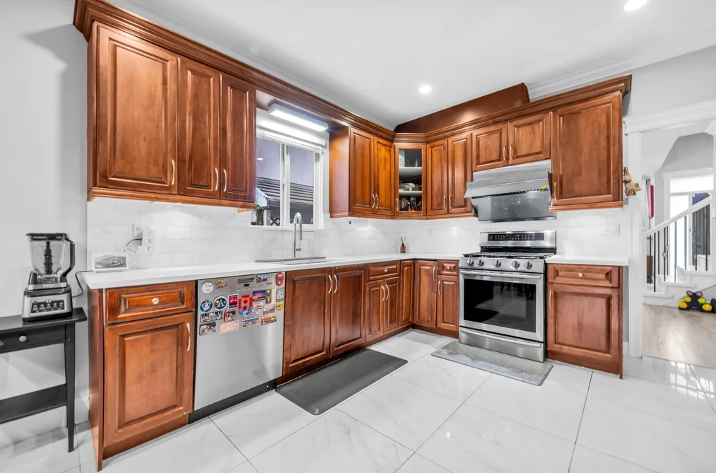 4513 Ellerton Court, Burnaby, BC - Half Duplex for Sale - Photo 12 of 40 4513 Ellerton Court, Burnaby, BC - Half Duplex for Sale - Photo 12 of 40