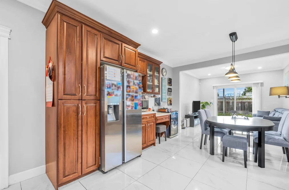 4513 Ellerton Court, Burnaby, BC - Half Duplex for Sale - Photo 13 of 40 4513 Ellerton Court, Burnaby, BC - Half Duplex for Sale - Photo 13 of 40