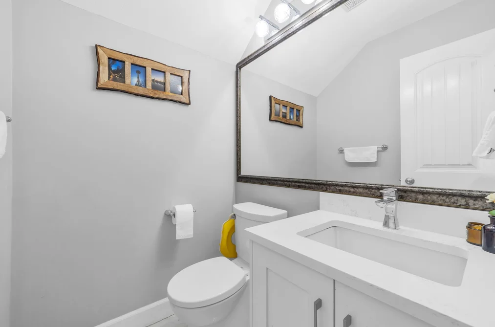 4513 Ellerton Court, Burnaby, BC - Half Duplex for Sale - Photo 17 of 40 4513 Ellerton Court, Burnaby, BC - Half Duplex for Sale - Photo 17 of 40