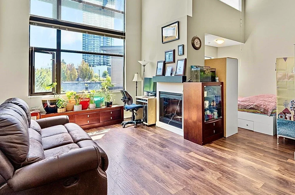 Condo for sale at 452 10838 City Parkway Surrey British Columbia - MLS: R3110021