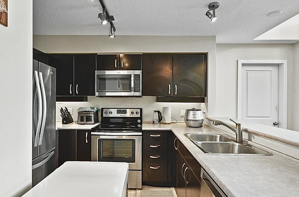 452 10838 CITY PARKWAY, Surrey BC V3T 5X9, Surrey BC — Residential for Sale - Photo 3