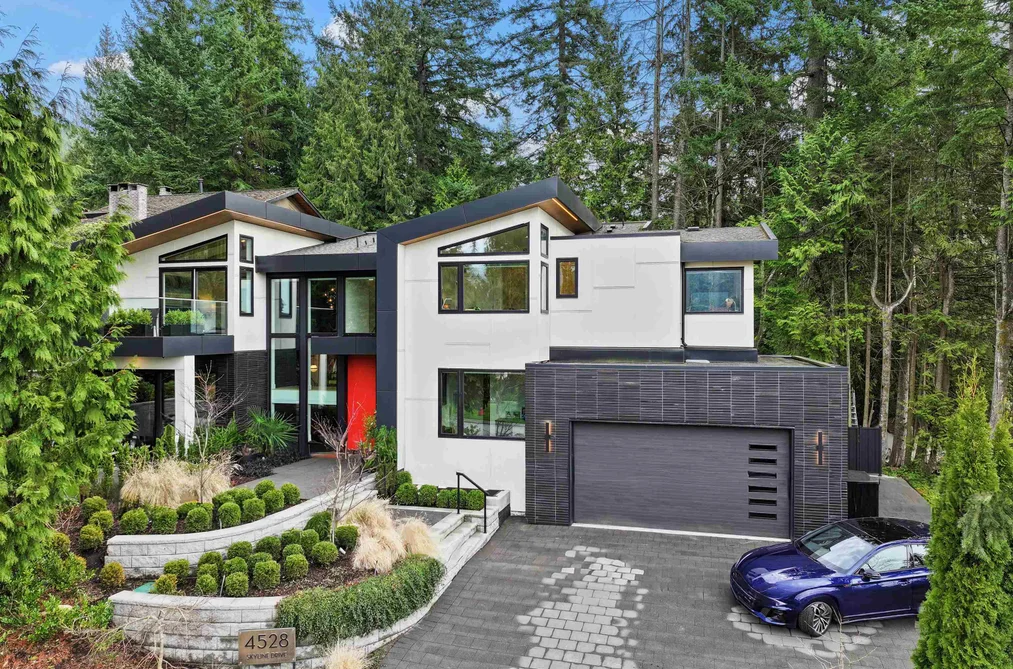 House for sale at 4528 Skyline Drive North Vancouver British Columbia - MLS: R3089495