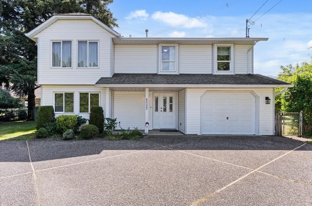 House for sale at 45322 Balmoral Avenue Chilliwack British Columbia - MLS: R3130954