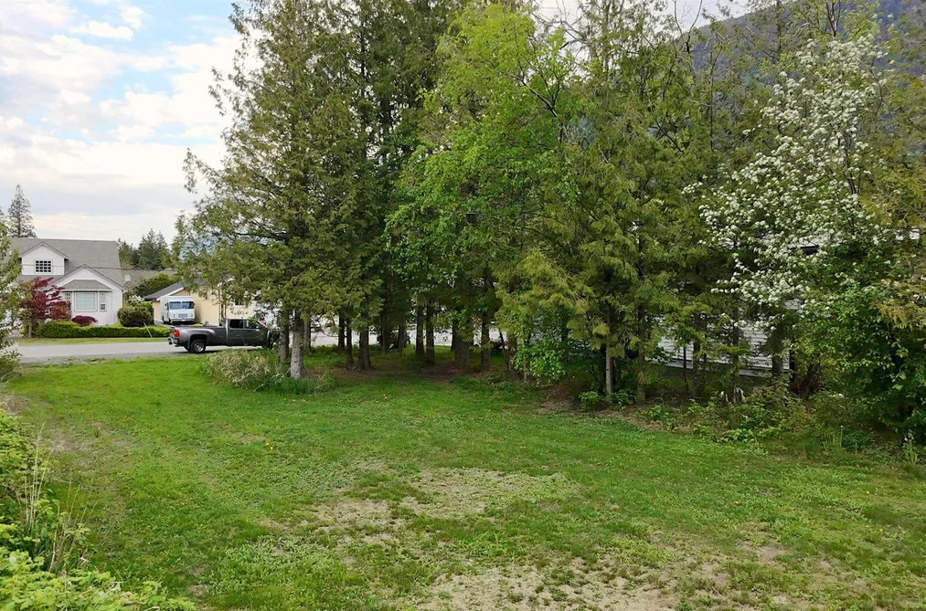 Property for sale at 454 Alder Avenue Harrison Hot Springs British Columbia - MLS: R3079109