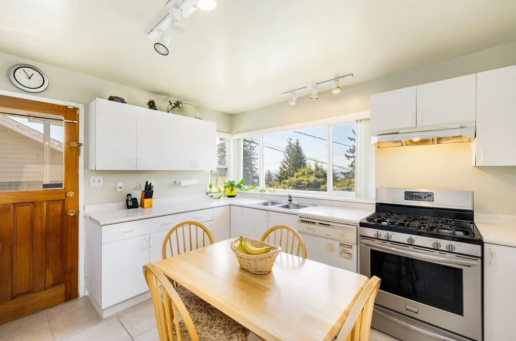 454 Monteray Avenue, North Vancouver, BC - MLS: R3162139 - Photo 10 454 Monteray Avenue, North Vancouver, BC - MLS: R3162139 - Photo 10