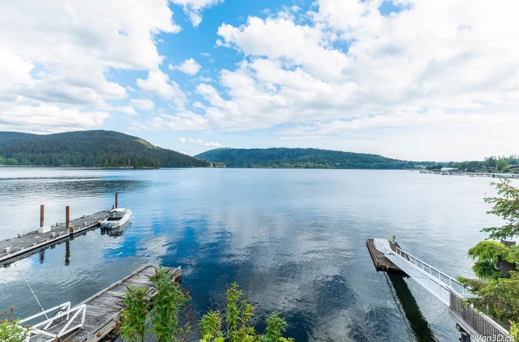 House for sale at 4541 Stonehaven Avenue North Vancouver British Columbia - MLS: R3046372