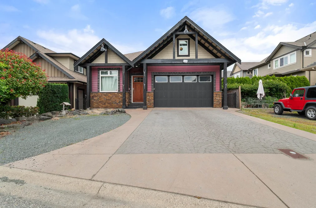 House for sale at 45419 Magdalena Place Cultus Lake British Columbia - MLS: R3136547