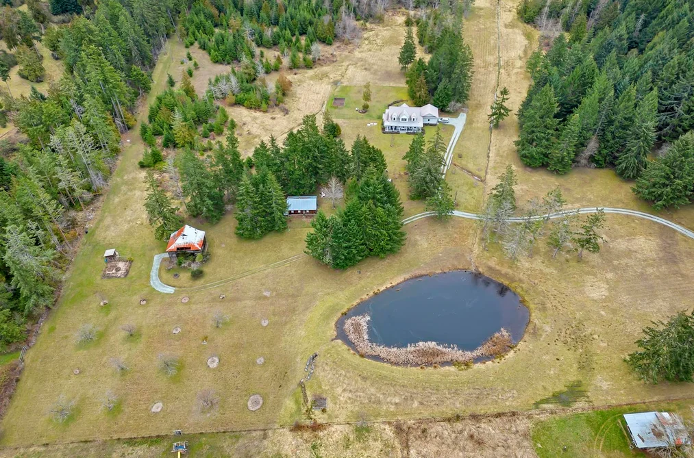 House for sale at 455 Anne Road Mayne Island British Columbia - MLS: R2757691