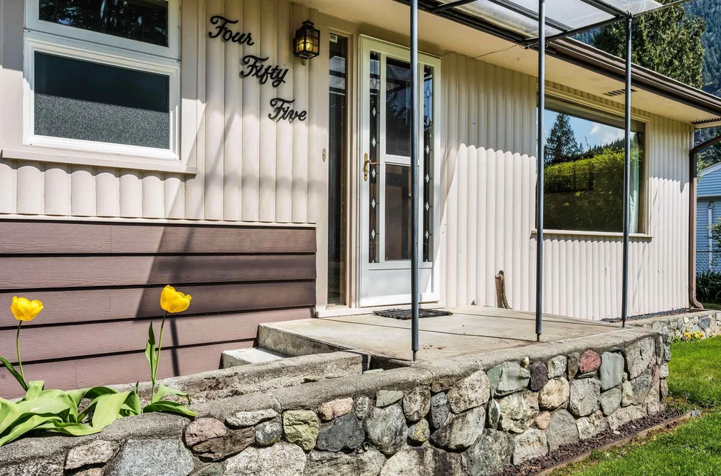 455 PINE AVENUE, Harrison Hot Springs BC V0M 1K0, Harrison Hot Springs BC — Residential for Sale - Photo 3