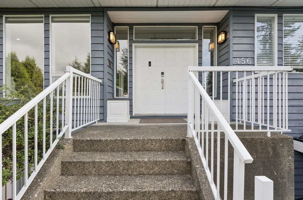 456 Montroyal Boulevard, North Vancouver, BC - MLS: R3164078 - Photo 2 456 Montroyal Boulevard, North Vancouver, BC - MLS: R3164078 - Photo 2