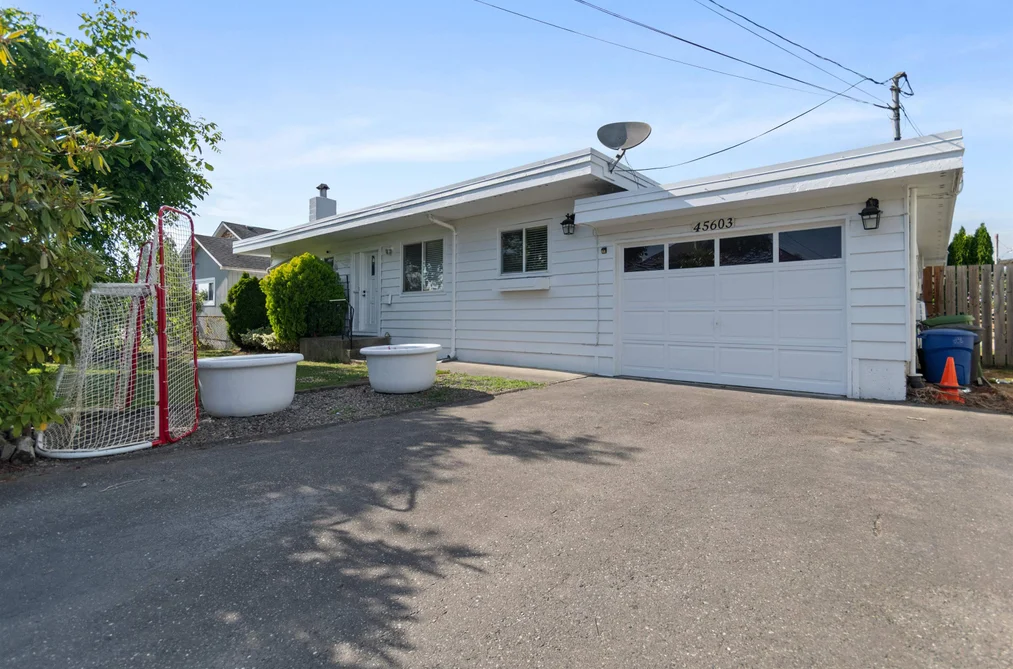 45603 REECE AVENUE, Chilliwack BC V2P 2Z9, Chilliwack BC — Residential for Sale - Photo 2