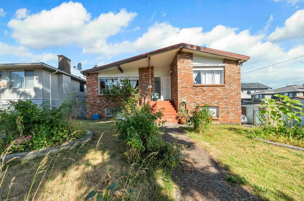 4561 MANOR STREET, Vancouver BC V5R 3X4, Vancouver BC — Residential for Sale - Photo 2