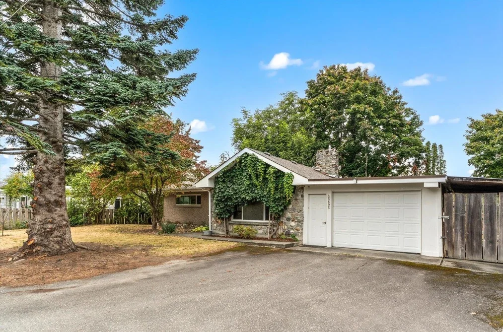 45695 Laura Crescent, Chilliwack, BC - MLS: R3163029 - Photo 3 45695 Laura Crescent, Chilliwack, BC - MLS: R3163029 - Photo 3