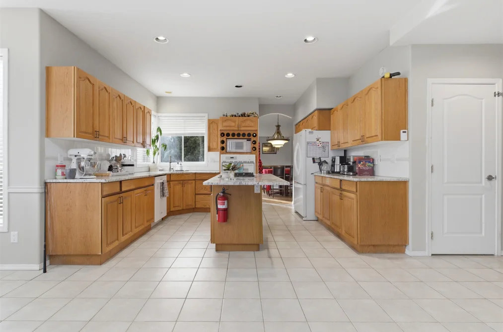4570 MAYSFIELD CRESCENT, Langley BC V3A 4M1, Langley BC — Residential for Sale - Photo 6