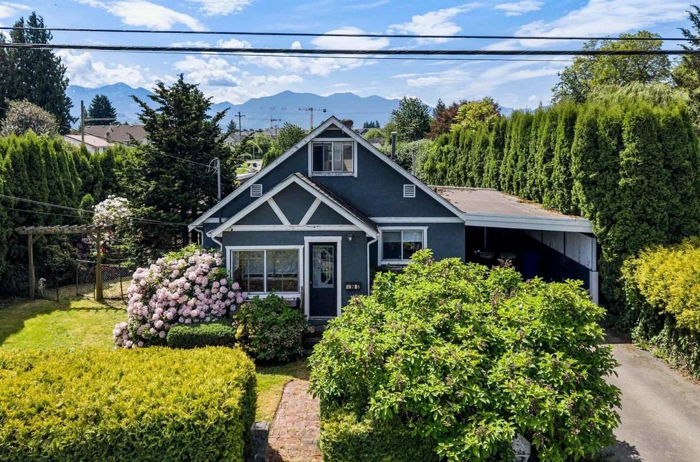House for sale at 45748 Lewis Avenue Chilliwack British Columbia - MLS: R3129151