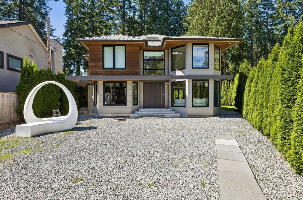 House for sale at 4577 Capilano Road North Vancouver British Columbia - MLS: R3137820