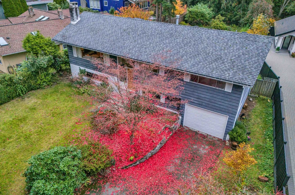 House for sale at 4578 Capilano Road North Vancouver British Columbia - MLS: R3110249