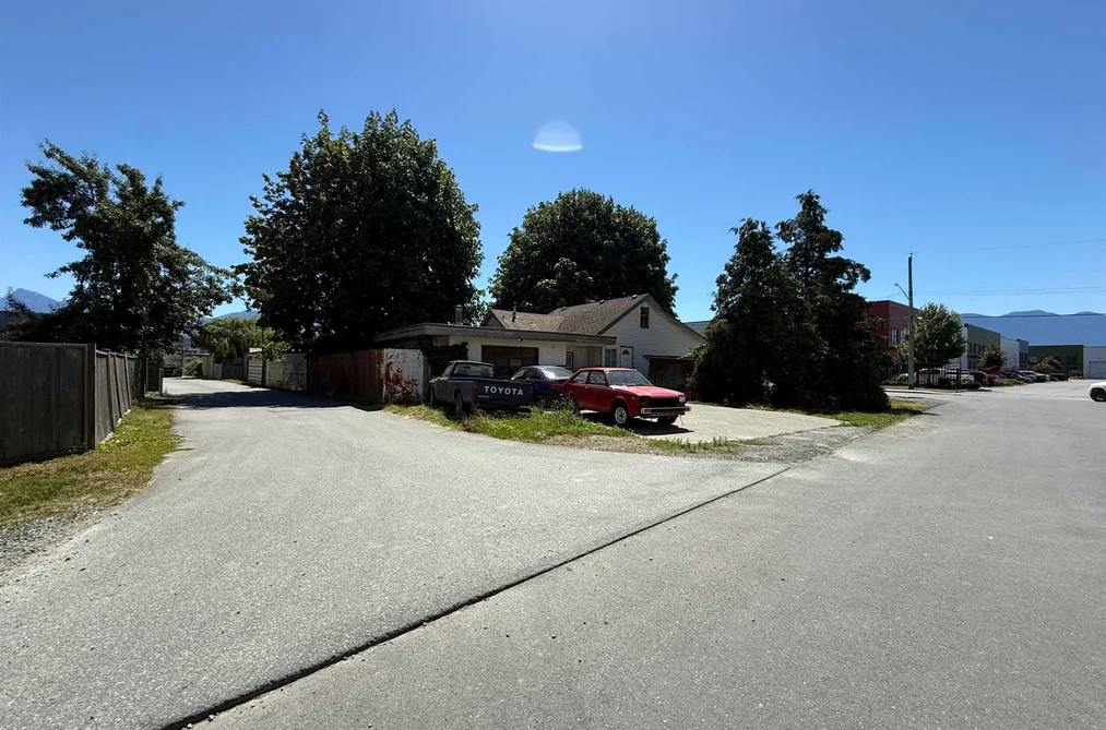 45871 ROWAT AVENUE, Chilliwack BC V2P 1J2, Chilliwack BC — Residential for Sale — Photo 4 of 9