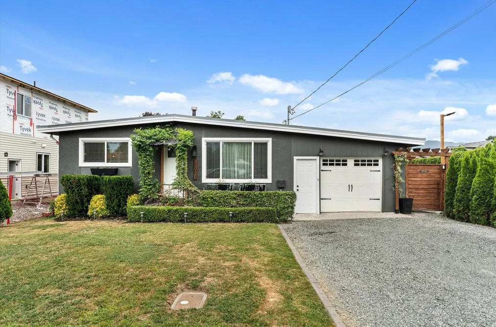 House for sale at 45925 Lewis Avenue Chilliwack British Columbia - MLS: R3147903