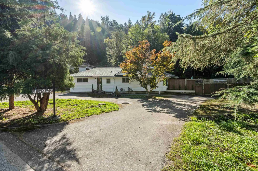 45942 SLEEPY HOLLOW ROAD, Cultus Lake BC V2R 5A8, Cultus Lake BC — Residential for Sale - Photo 2