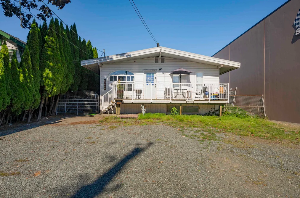 45949 ROWAT AVENUE, Chilliwack BC V2P 1J2, Chilliwack BC — Residential for Sale — Photo 2 of 18