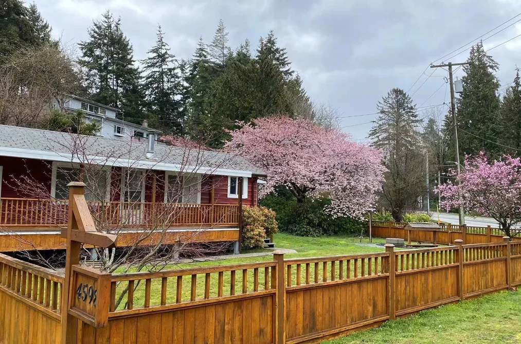 4598 WHITAKER ROAD, Sechelt BC V7Z 0E4, Sechelt BC — Residential for Sale - Photo 2