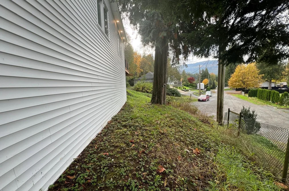 45992 GURNEY ROAD, Cultus Lake BC V2R 5A8, Cultus Lake BC — Residential for Sale - Photo 3