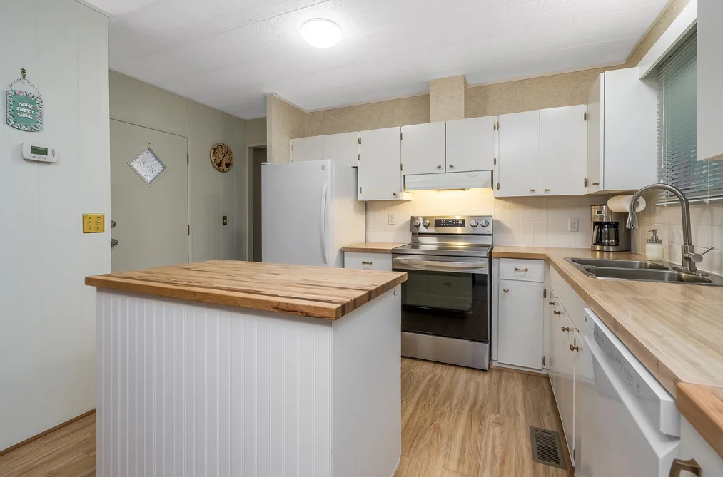 Manufactured Home for sale at #46 2305 200th Street Langley British Columbia - MLS: R3097877
