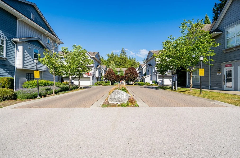 Townhouse for sale at 46 5858 142 Street Surrey British Columbia - MLS: R3136195