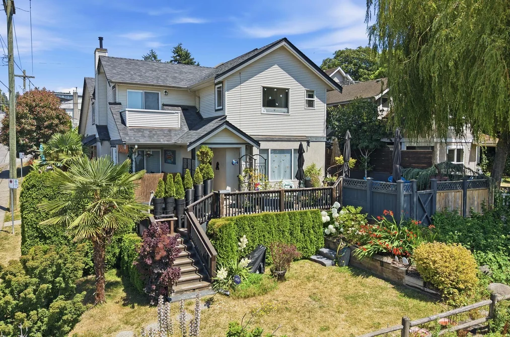 Half Duplex for sale at 46 St. Patricks Avenue North Vancouver British Columbia - MLS: R3148080