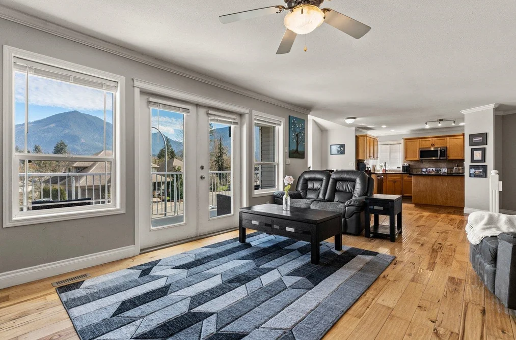 46017 SHERWOOD DRIVE, Chilliwack BC V2R 5R2, Chilliwack BC — Residential for Sale — Photo 6 of 40