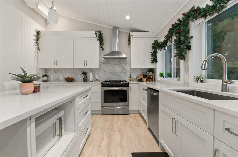 46022 CLARKE DRIVE, Chilliwack BC V2P 3N6, Chilliwack BC — Residential for Sale - Photo 2