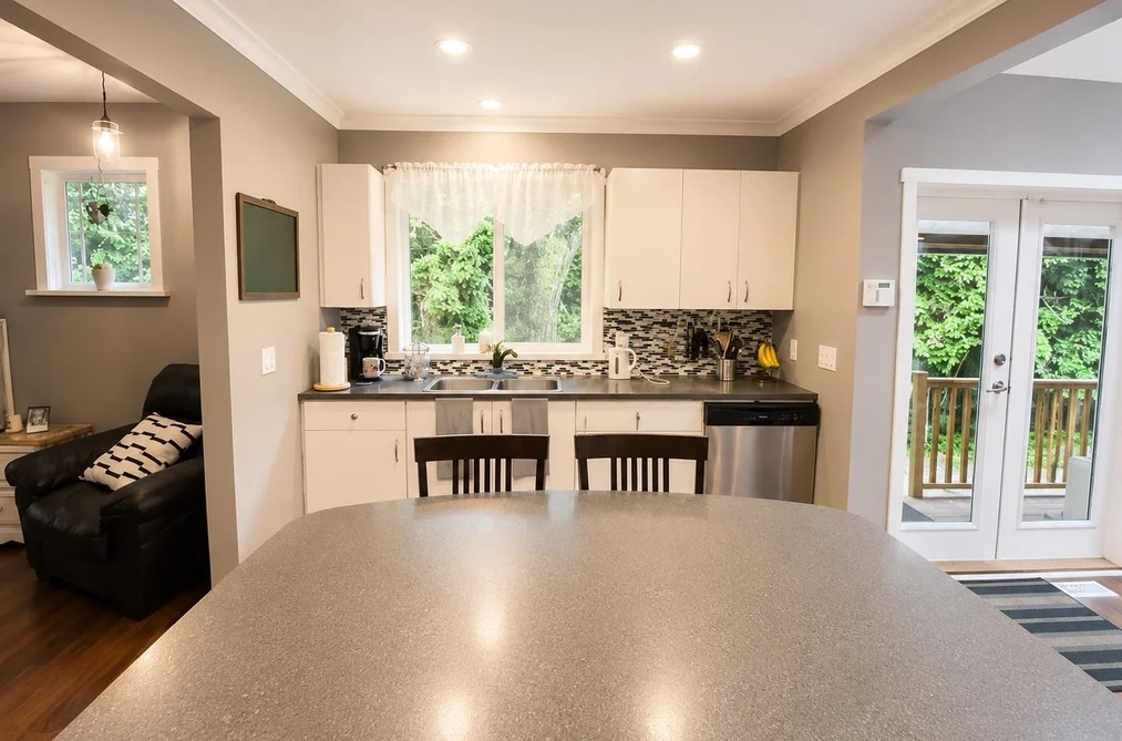 46031 CLEVELAND AVENUE, Chilliwack BC V2P 2W9, Chilliwack BC — Residential for Sale — Photo 2 of 10