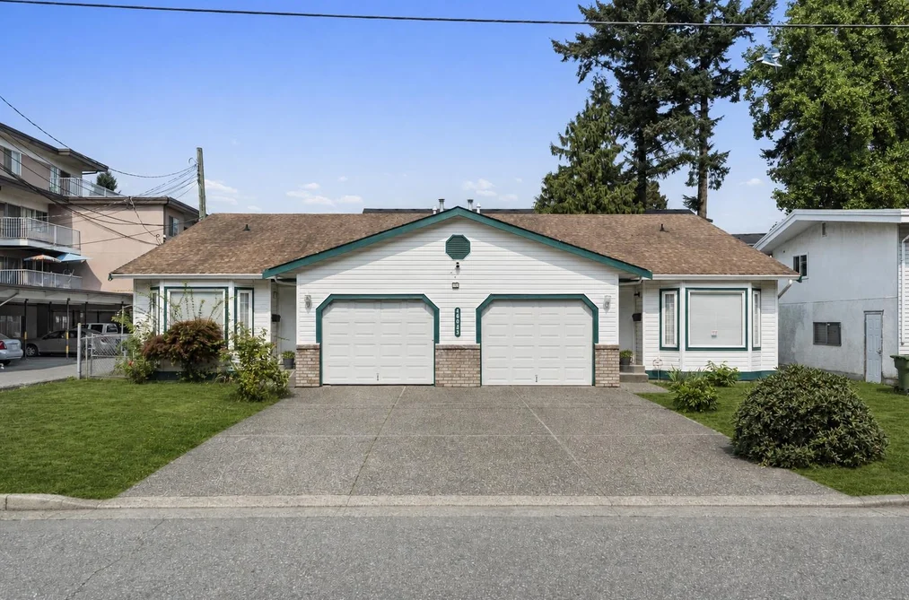 Duplex for sale at 1&2 46043 Mellard Avenue Chilliwack British Columbia - MLS: R3157090