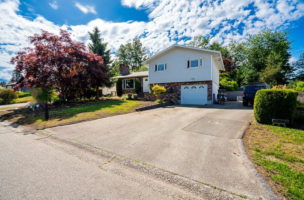 46070 ROY AVENUE, Chilliwack BC V2R 2C2, Sardis BC — Residential for Sale - Photo 2
