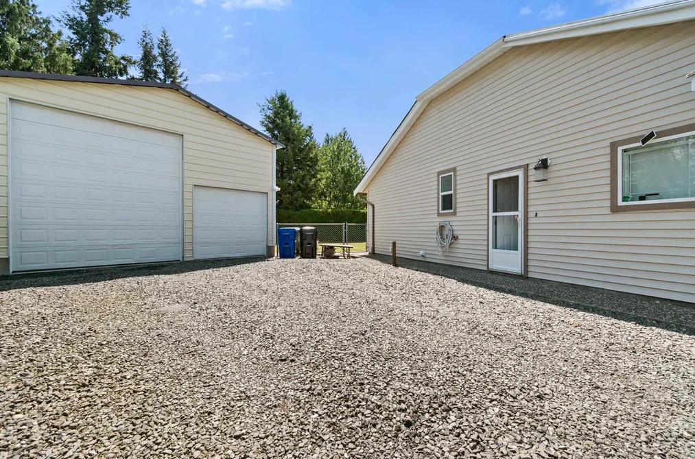 46118 DOWNES AVENUE, Chilliwack BC V2R 2Y9, Chilliwack BC — Residential for Sale - Photo 4