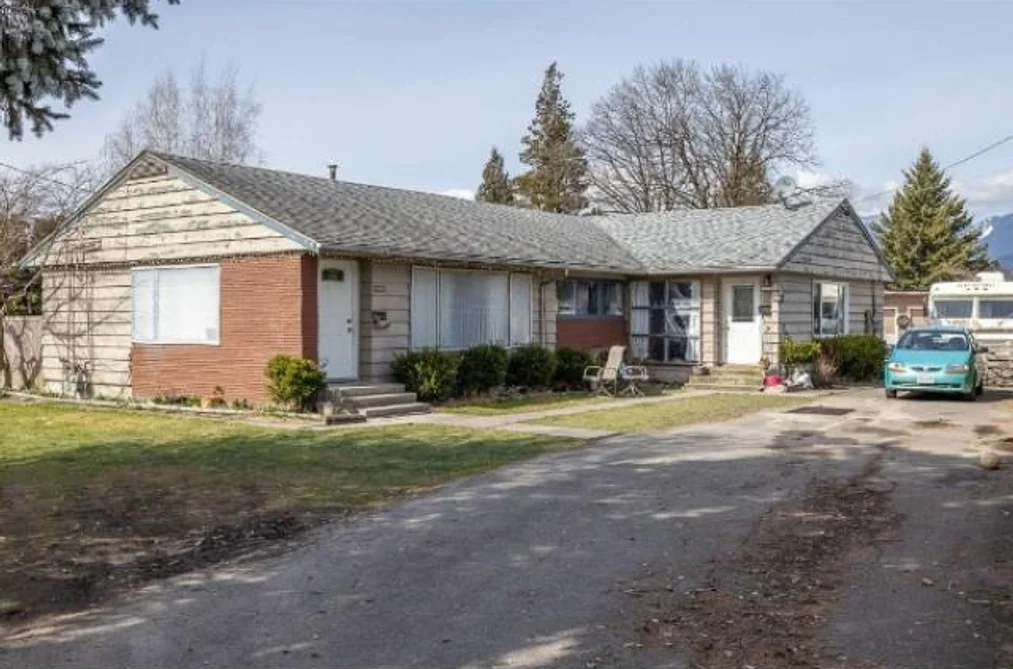 Duplex for sale at 46169 Brooks Avenue Chilliwack British Columbia - MLS: R3087255