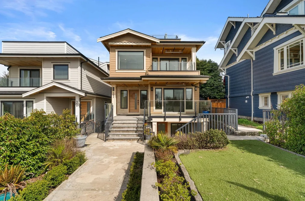 House for sale at 462 W 14th Street North Vancouver British Columbia - MLS: R3122904
