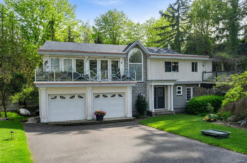 House for sale at 4621 Woodburn Place West Vancouver British Columbia - MLS: R3096748