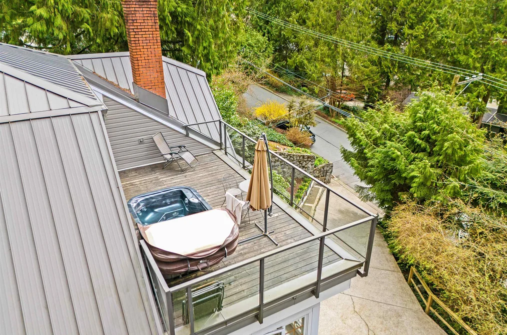 House for sale at 4622 Cove Cliff Road North Vancouver British Columbia - MLS: R3086585