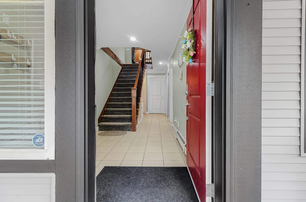 46225 KERMODE CRESCENT, Chilliwack BC V2R 0C7, Chilliwack BC — Residential for Sale — Photo 4 of 36