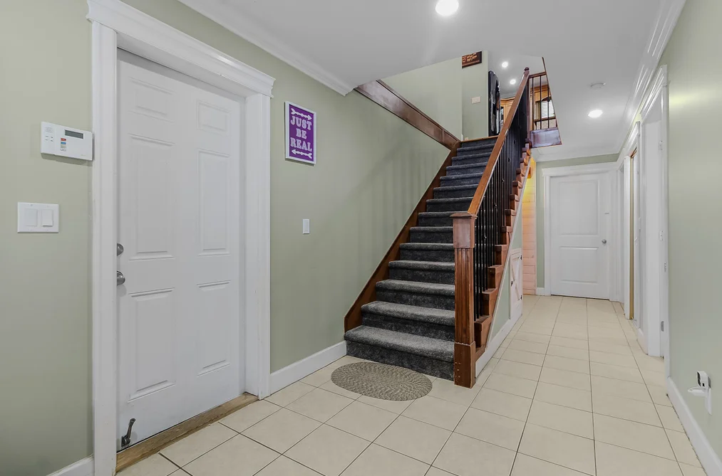 46225 KERMODE CRESCENT, Chilliwack BC V2R 0C7, Chilliwack BC — Residential for Sale — Photo 5 of 36