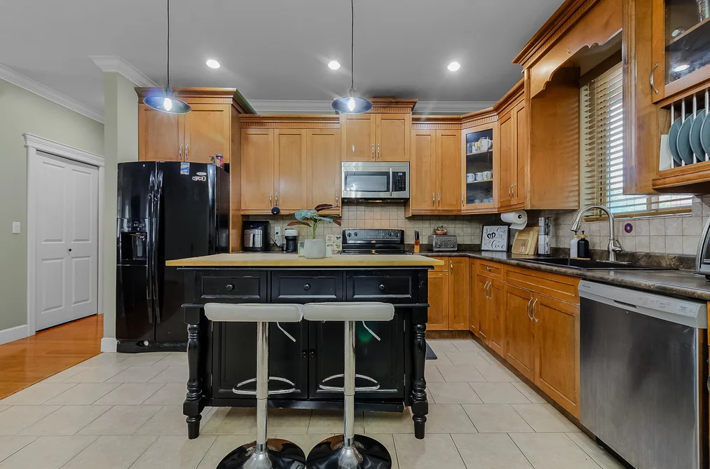 46225 KERMODE CRESCENT, Chilliwack BC V2R 0C7, Chilliwack BC — Residential for Sale — Photo 7 of 36