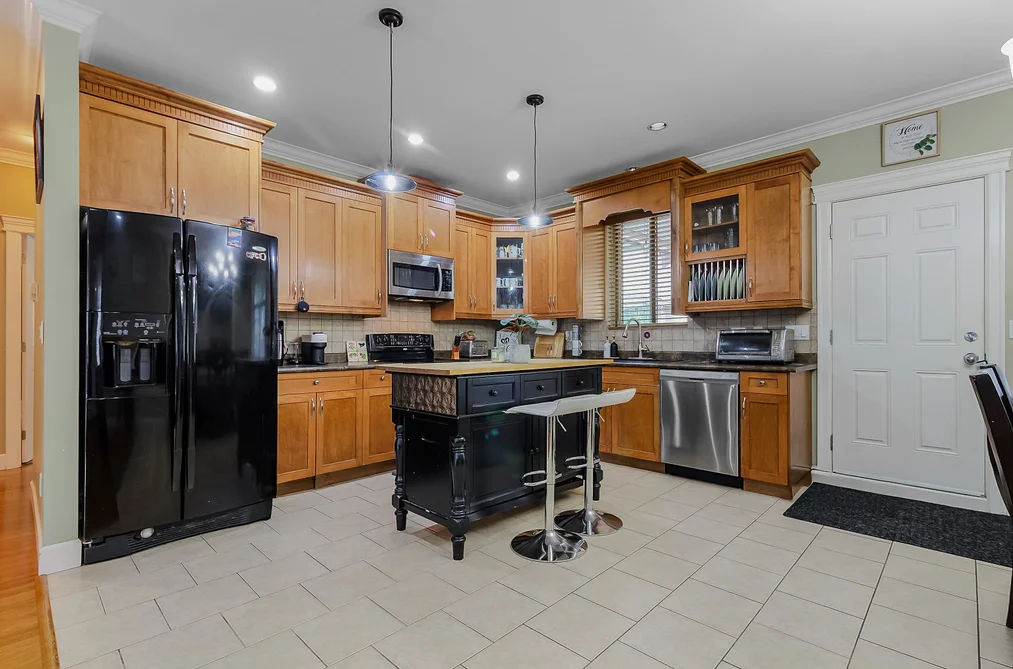 46225 KERMODE CRESCENT, Chilliwack BC V2R 0C7, Chilliwack BC — Residential for Sale — Photo 8 of 36