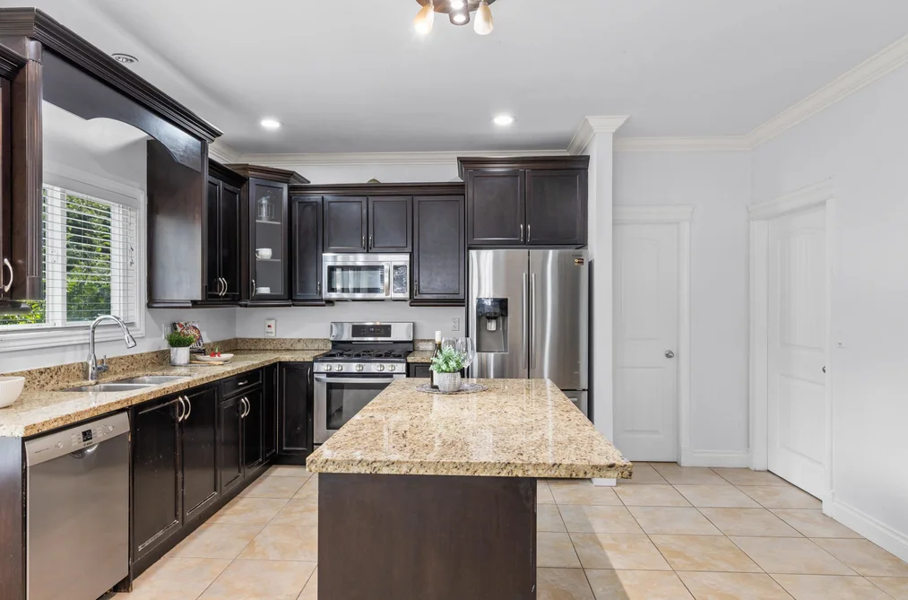 46242 KERMODE CRESCENT, Chilliwack BC V2R 0C7, Chilliwack BC — Residential for Sale — Photo 10 of 33