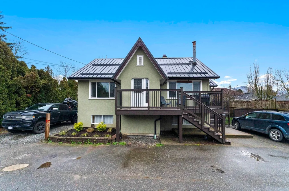 House for sale at 46307 Riverside Drive Chilliwack British Columbia - MLS: R3107646