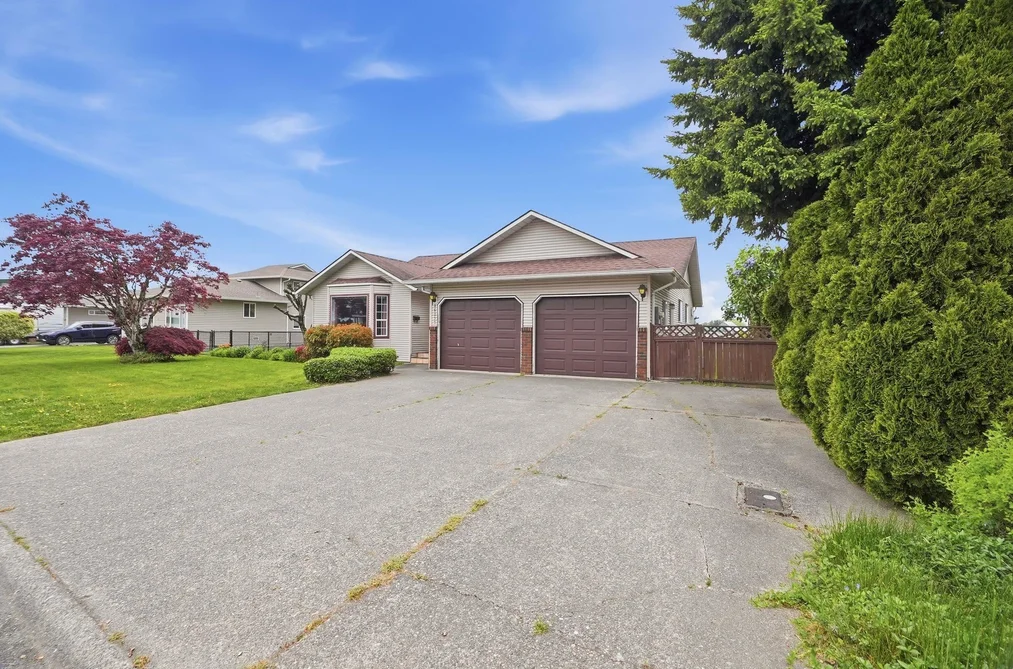 46337 CHRISTINA DRIVE, Chilliwack BC V2R 2B5, Chilliwack BC — Residential for Sale - Photo 2
