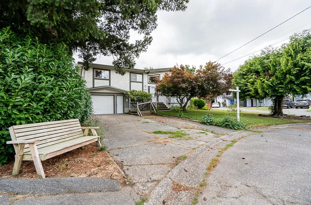 46350 MCCAFFREY BOULEVARD, Chilliwack, BC — Residential for Sale — Photo 2 of 36
